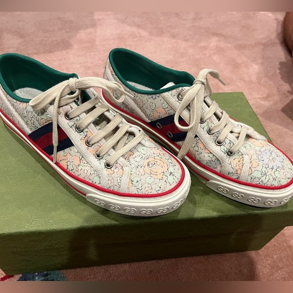 Gucci Flower Sneaker Size 39 - Picture 1 of 3